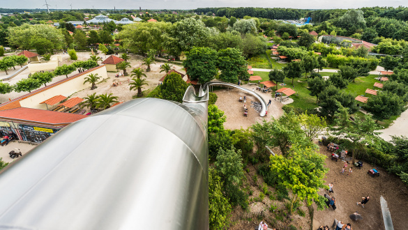 atlantics_edelstahlrutschen_freizeitpark-irrland-airport-tower_trocken_erlebnis_tunnelhalbschale ausblick von oben 147866