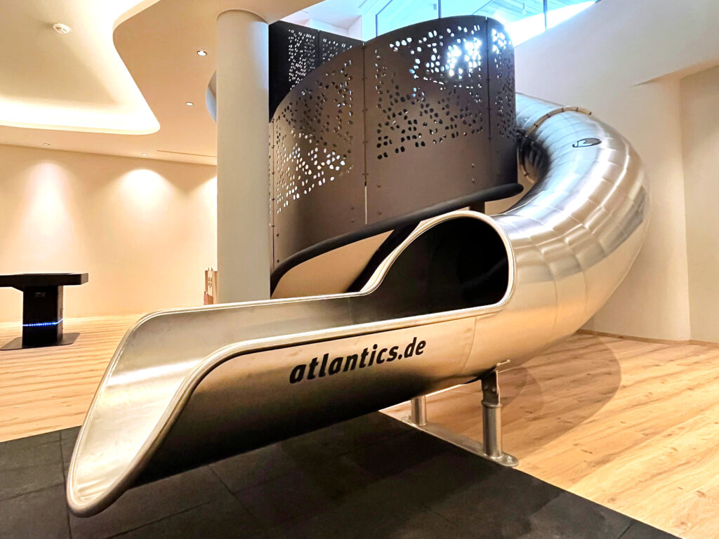 Rutsjebane i lobbyen på Hotel Gerstl Alpine Retreat i Mals / Sydtyrol / Italien