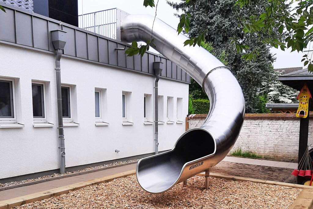 atlantics Fluchtrutsche, 2. Rettungsweg von der oberen Etage, in der Kita