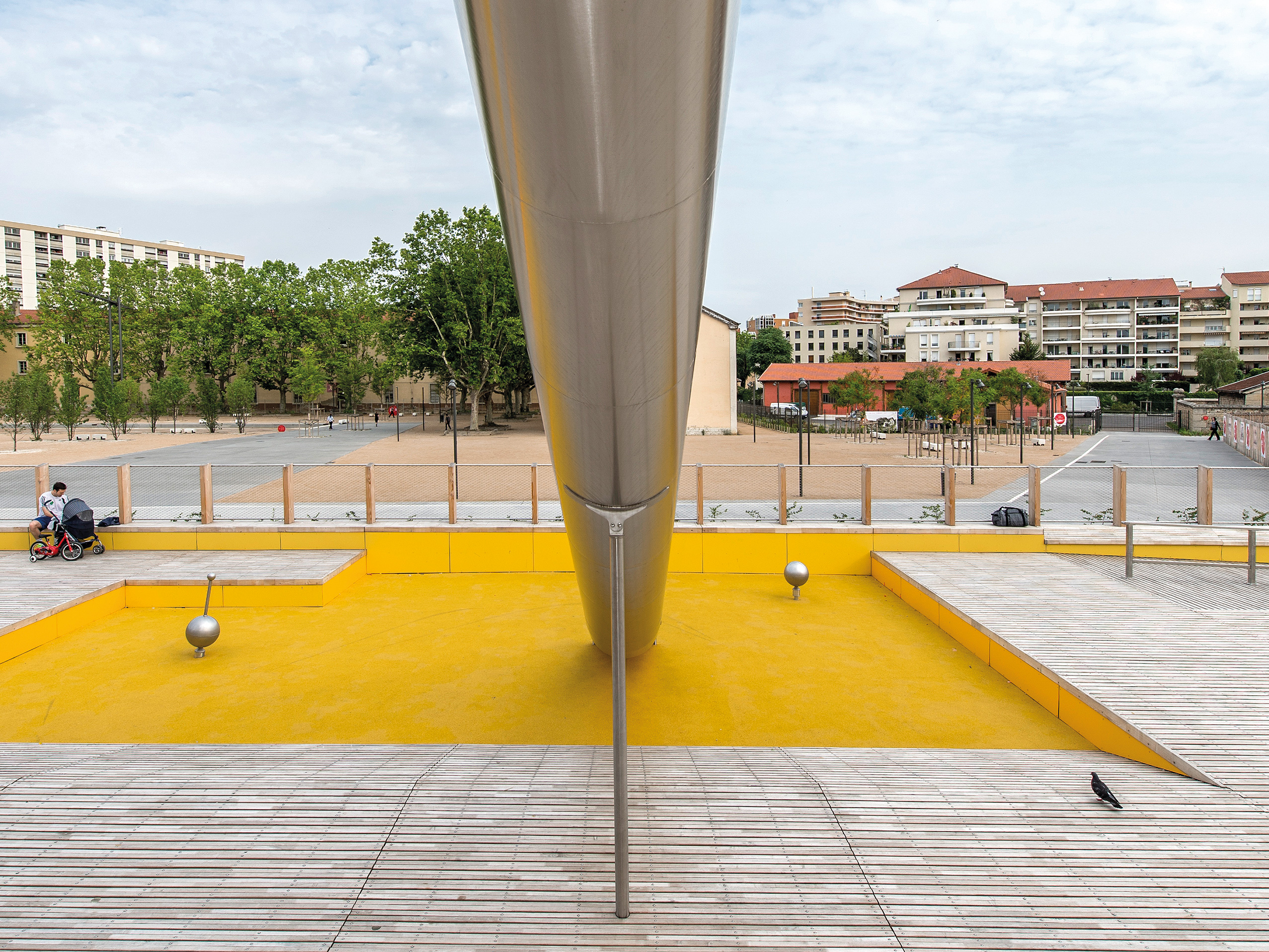atlantics Edelstahlrutschen im Parc Blandan in Lyon, Frankreich, Spielplatzrutsche, Tunnelrutsche