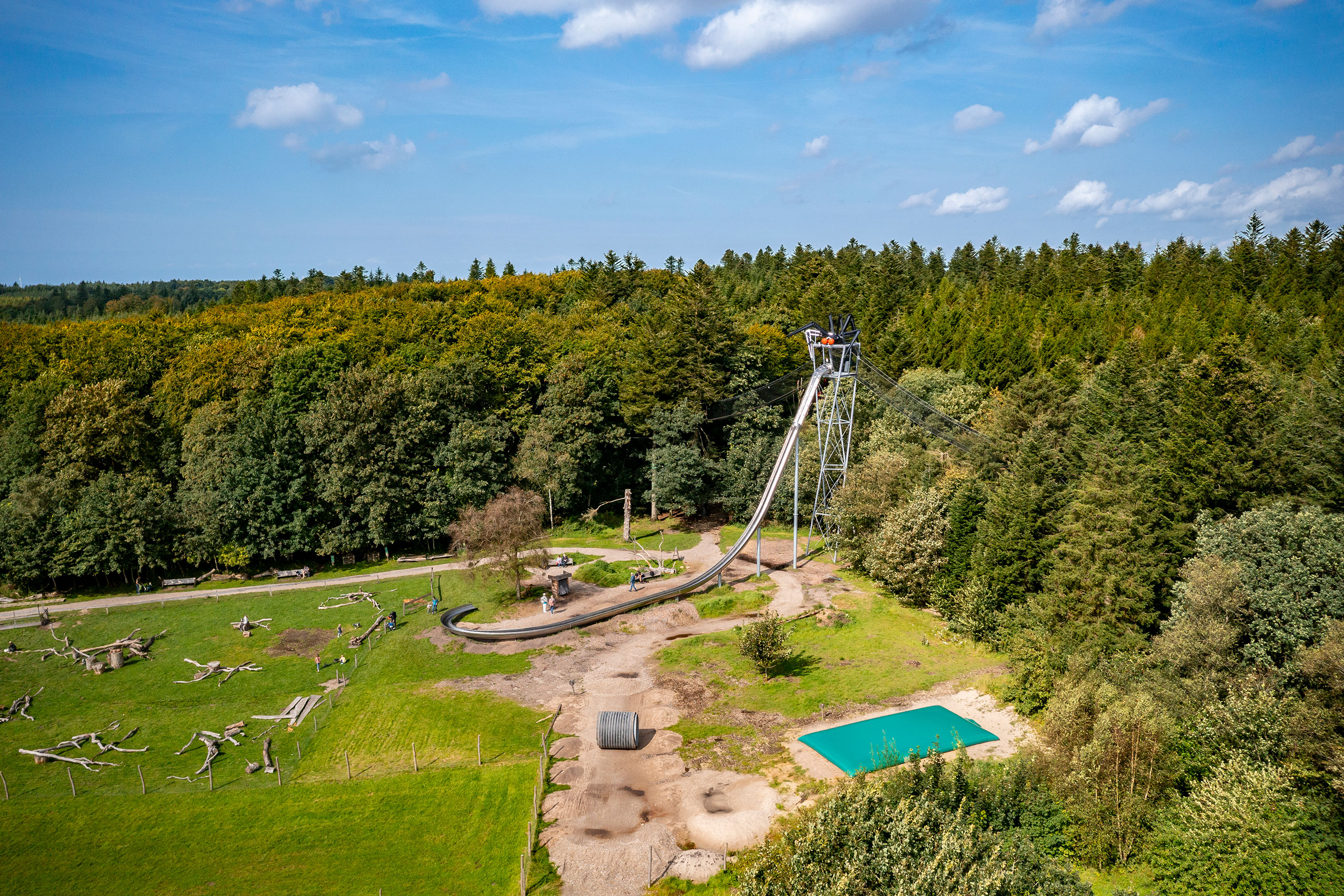 atlantics Edelstahlrutsche im Freizeitpark WOW Park in Skjern, Dänemark