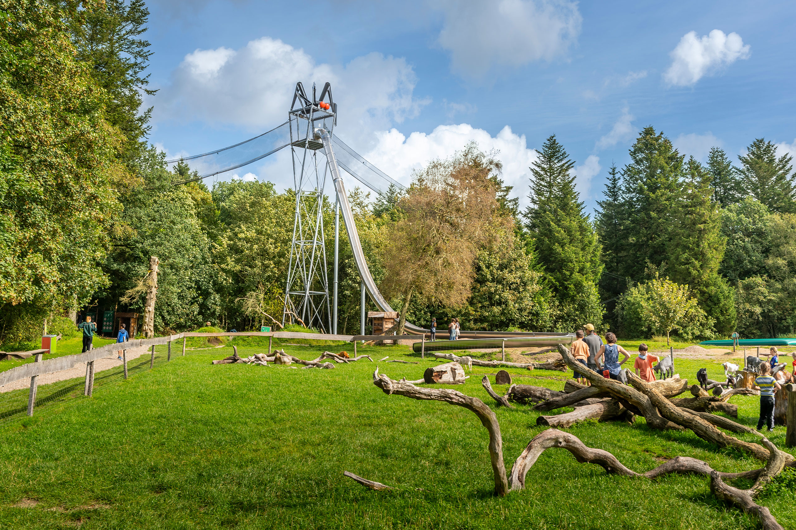 atlantics Edelstahlrutsche im Freizeitpark WOW Park in Skjern, Dänemark