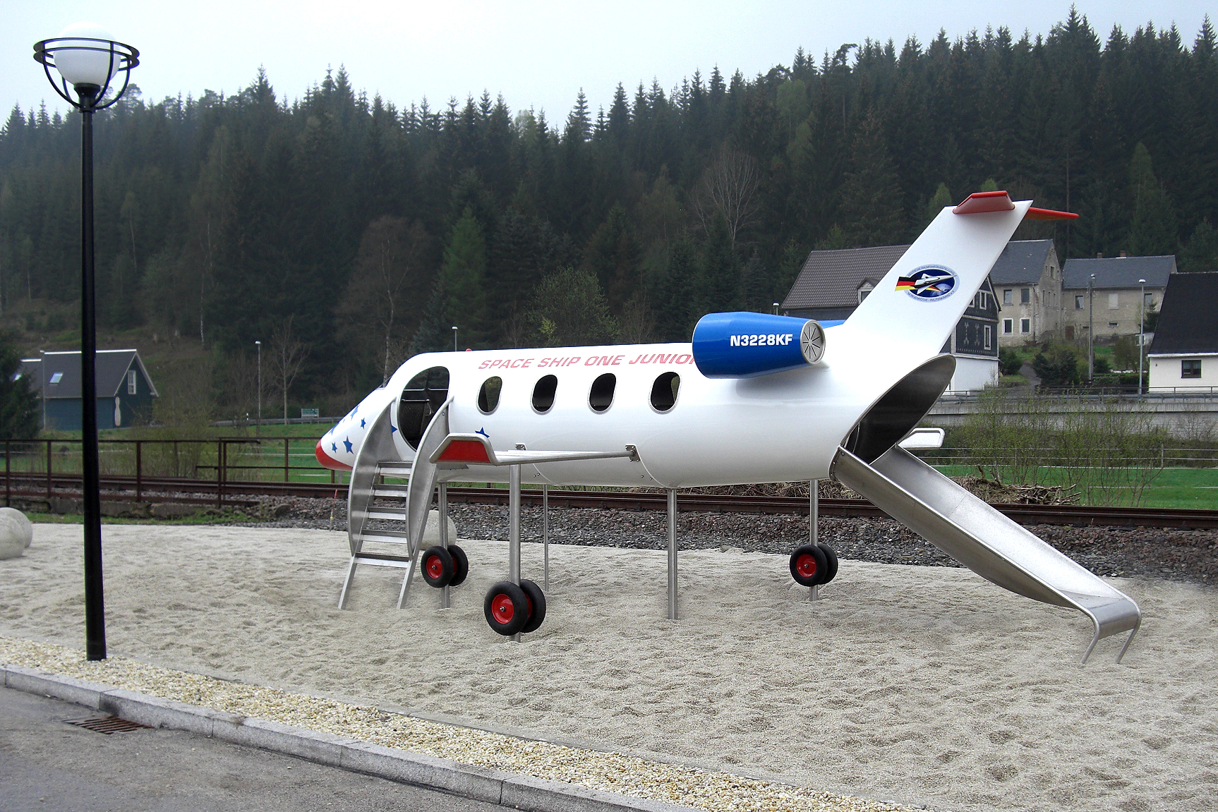 atlantics Spezialprodukt: Spielflugzeug Jetliner ATL2000 auf dem Spielplatz in Morgenröthe-Rautenkranz