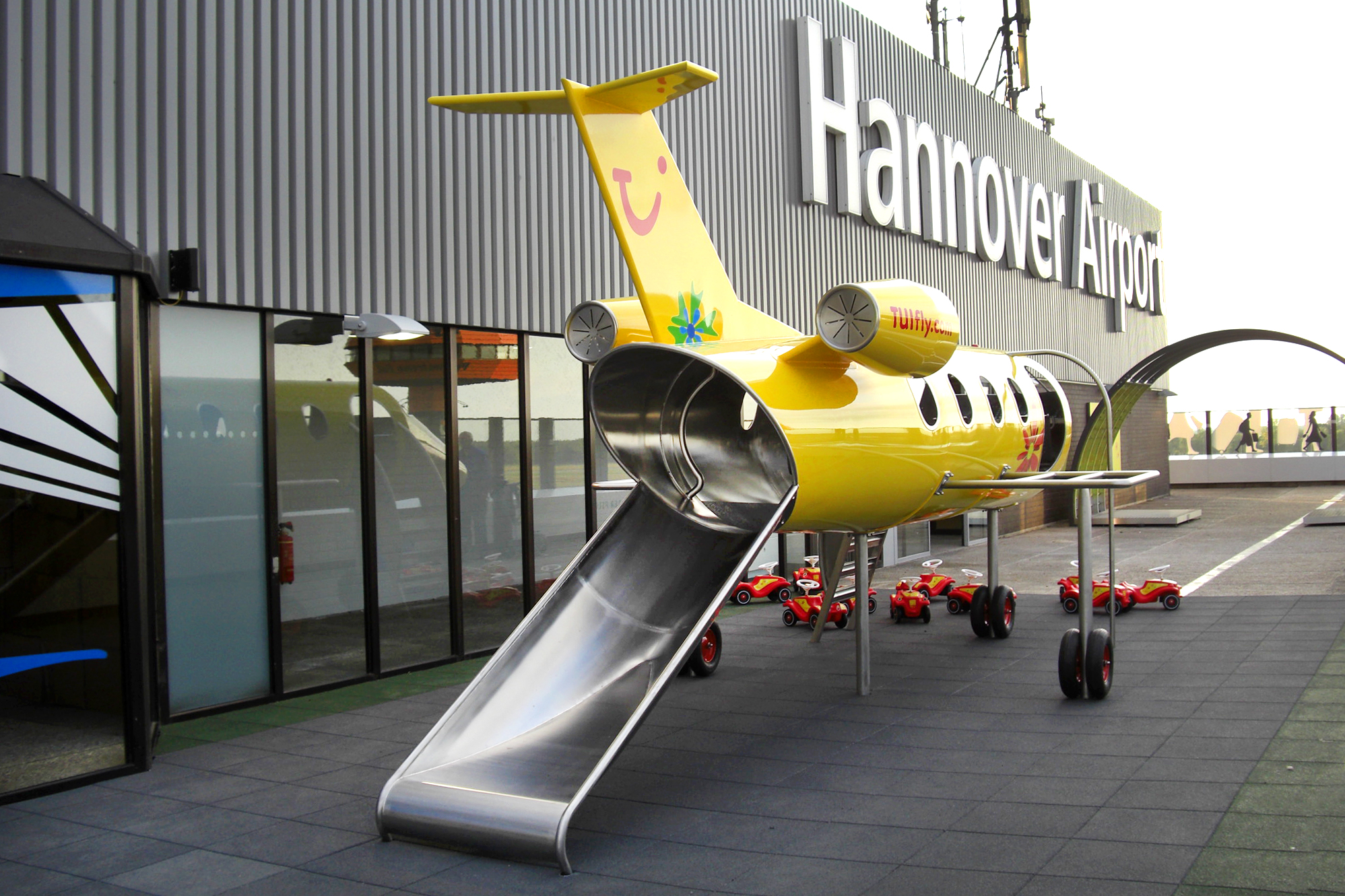 atlantics Spezialprodukt: Spielflugzeug Jetliner ATL2000 am Flughafen Hannover