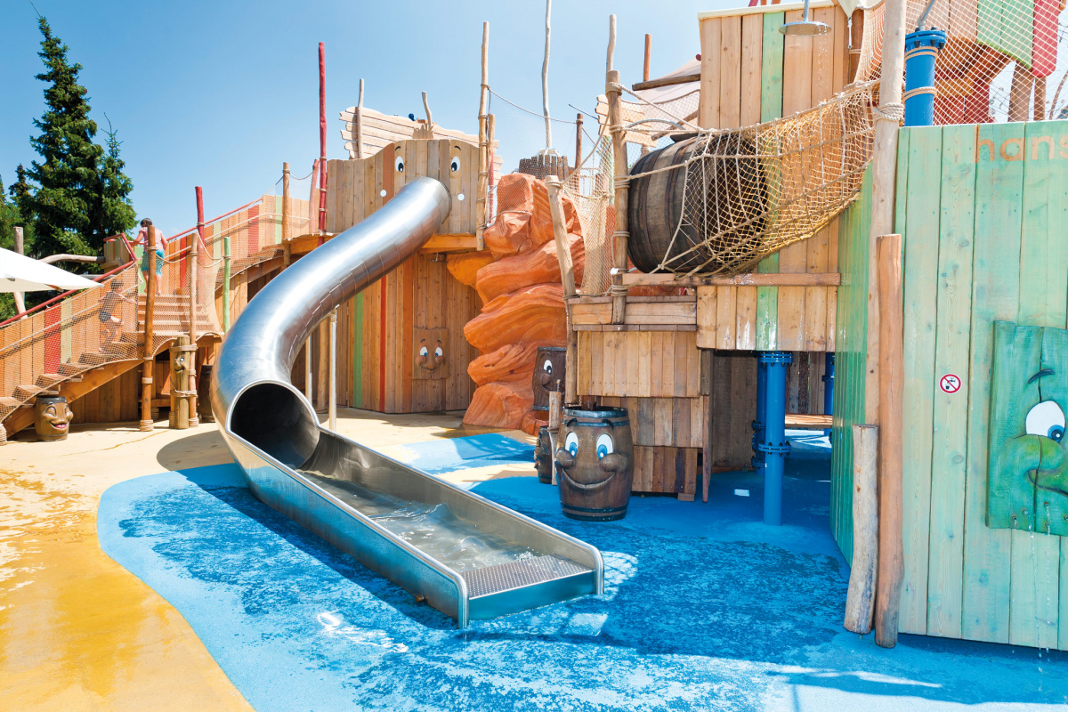 atlantics Edelstahlrutsche im Europa-Park in Rust, eine Wasserrutsche mit Landebecken